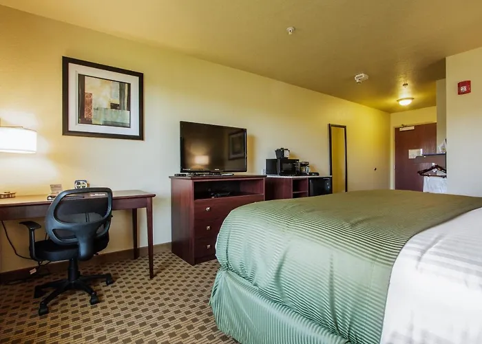 Cobblestone Inn & Suites - Corry