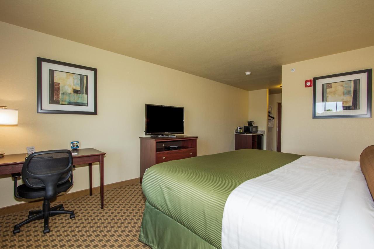 Hotel Cobblestone & -