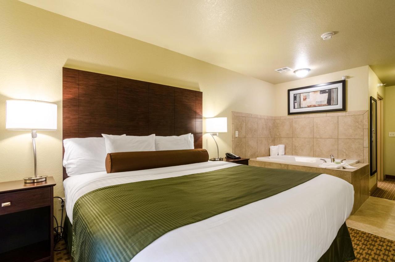 Hotel Cobblestone & - Corry