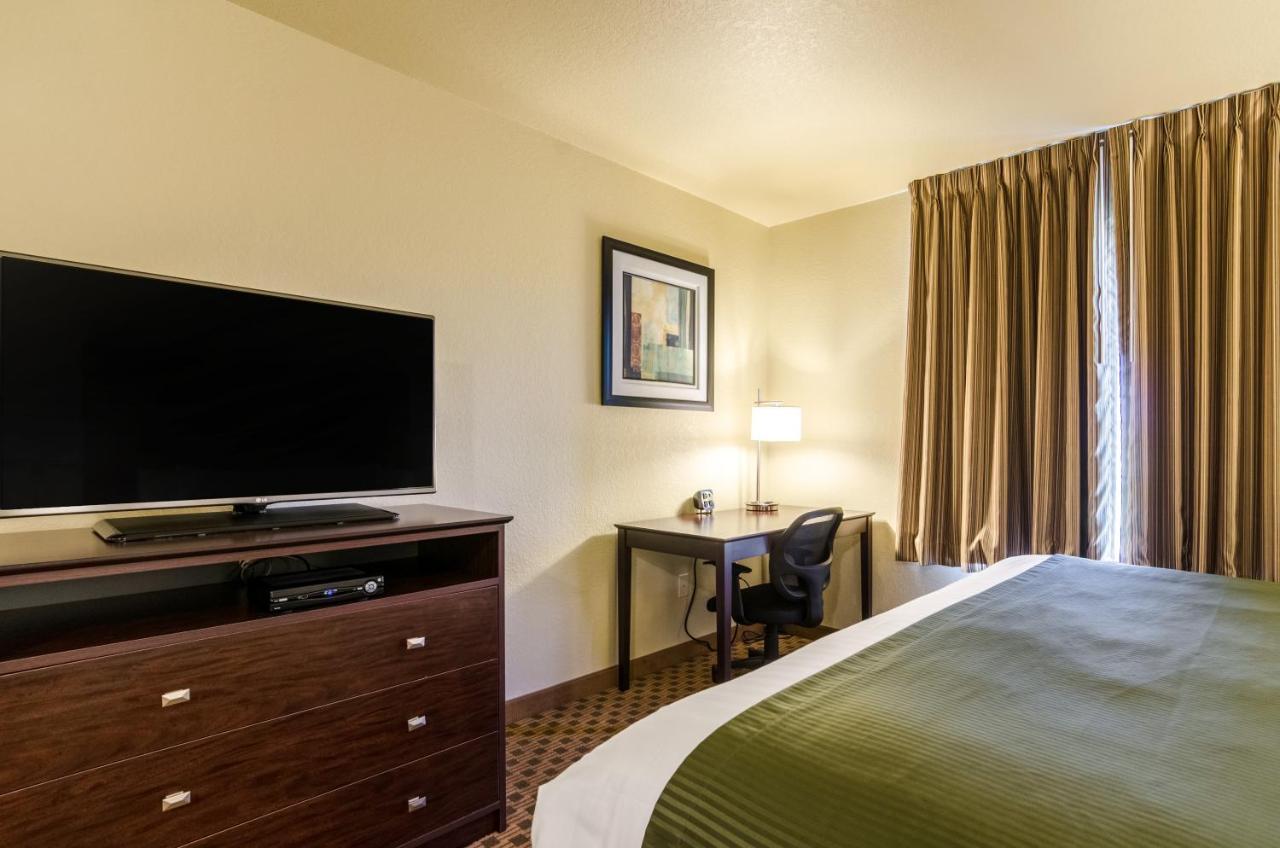 Cobblestone Inn&suites - 3*