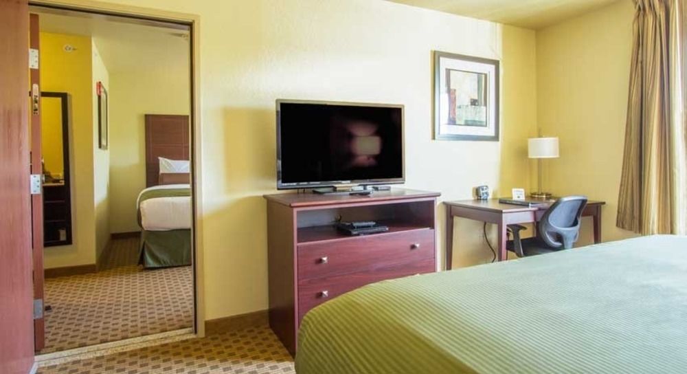 Cobblestone Inn&suites - 3*