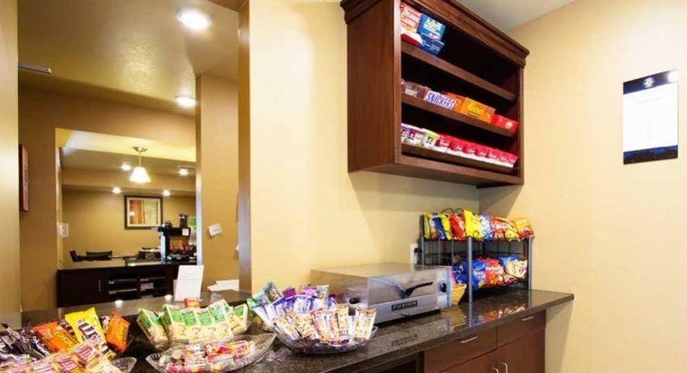 Cobblestone Inn&suites - 3*